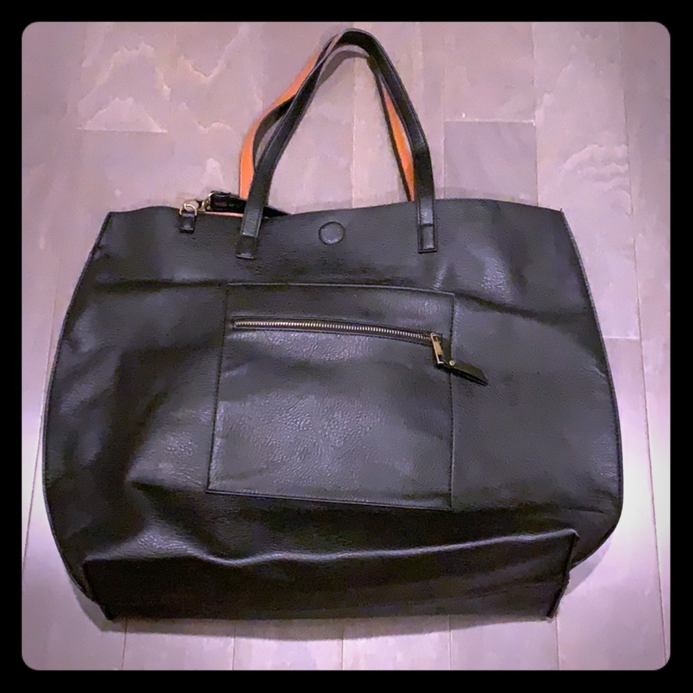 Reversible shoulder bag